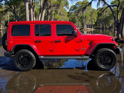 Used 2020 Jeep Wrangler Unlimited Sahara w/ Cold Weather Group AWD/4WD image 9