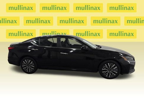Used 2023 Nissan Altima 2.5 SV image 2