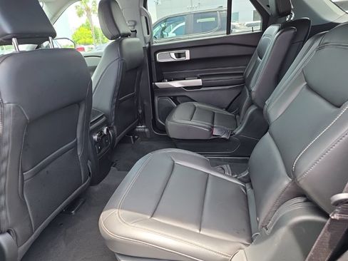 Used 2023 Ford Explorer XLT w/ Equipment Group 202A AWD/4WD image 33