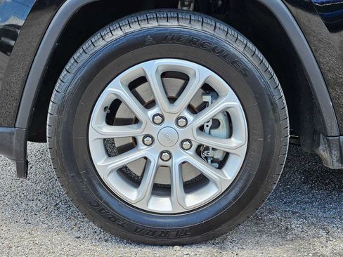 Used 2021 Jeep Grand Cherokee Laredo RWD image 14