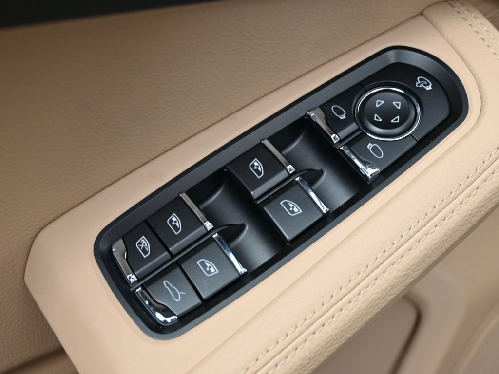 Certified 2026 Porsche Macan AWD/4WD image 19