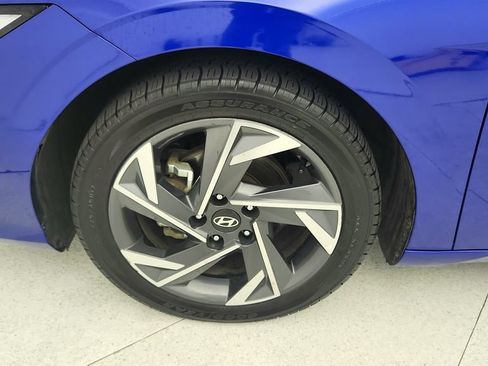 Used 2025 Hyundai Elantra SEL FWD image 29