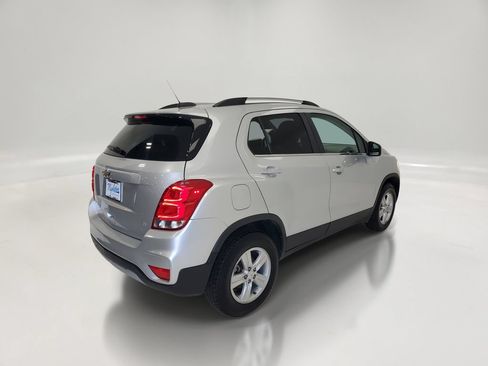 Used 2019 Chevrolet Trax LT w/ LT Convenience Package AWD/4WD image 3