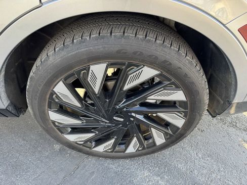 Used 2024 Lincoln Nautilus Reserve w/ Equipment Group 202A image 11