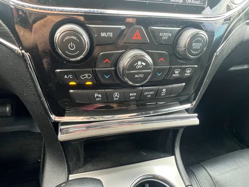 Used 2021 Jeep Grand Cherokee Limited AWD/4WD image 24
