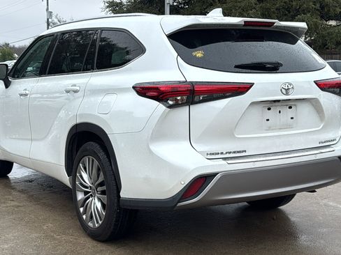 Used 2022 Toyota Highlander Platinum image 5