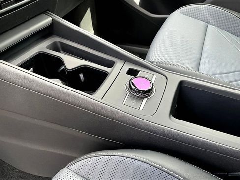 New 2026 Volkswagen Tiguan SE R-Line FWD image 18