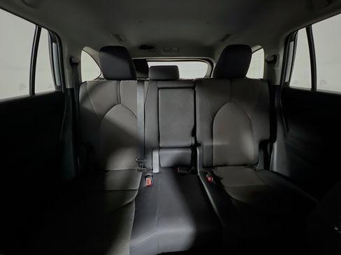 Used 2024 Toyota Highlander LE image 33