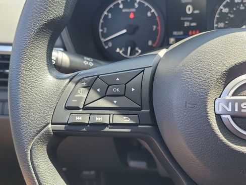 Used 2024 Nissan Altima 2.5 S FWD image 7