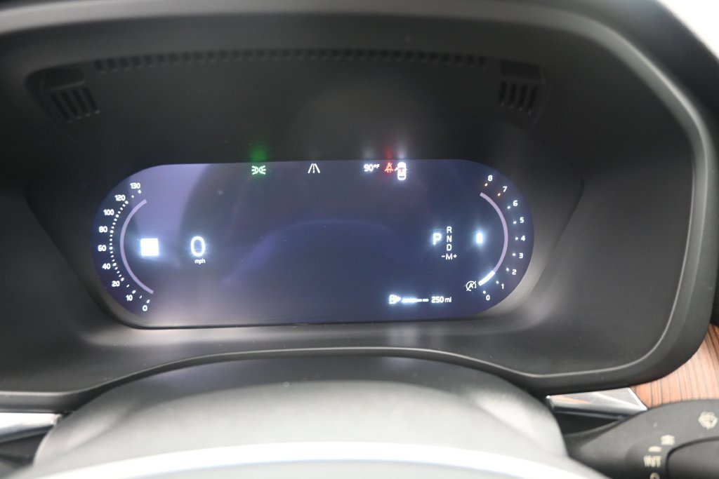Certified 2024 Volvo XC60 B5 Plus AWD/4WD image 10