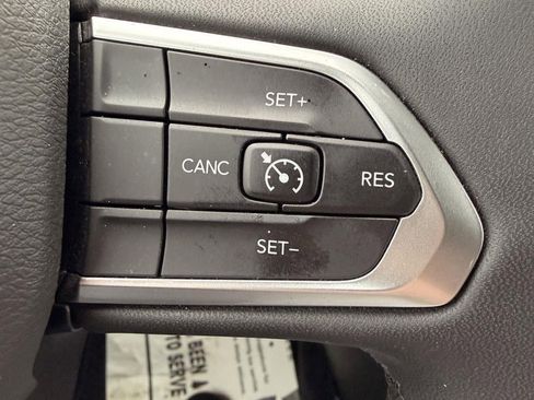 Used 2025 Jeep Compass Latitude image 18