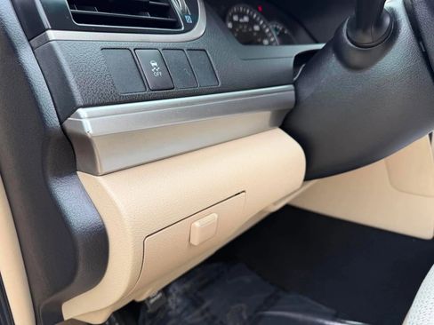 Used 2012 Toyota Camry LE FWD image 12