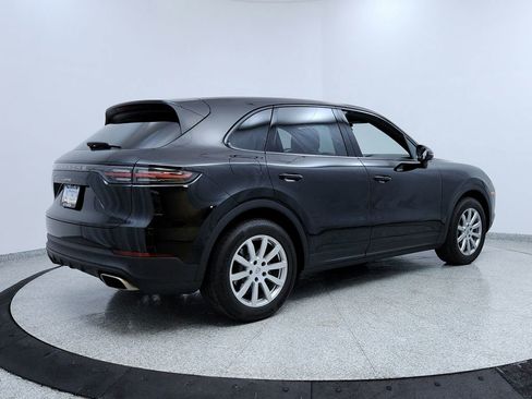 Used 2021 Porsche Cayenne w/ Driver Memory Package image 5