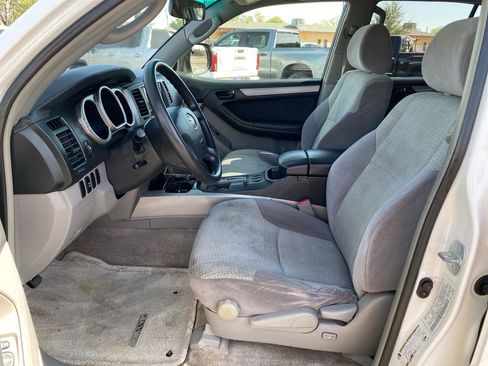 Used 2004 Toyota 4Runner SR5 AWD/4WD image 19