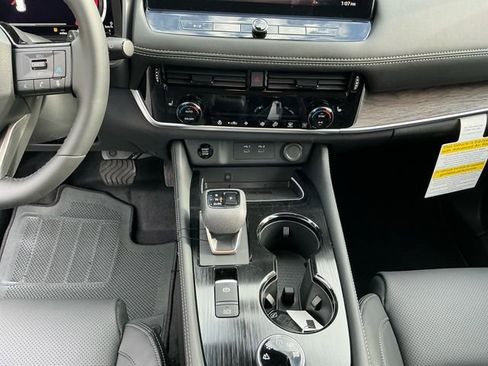 New 2026 Nissan Rogue Platinum AWD/4WD image 13
