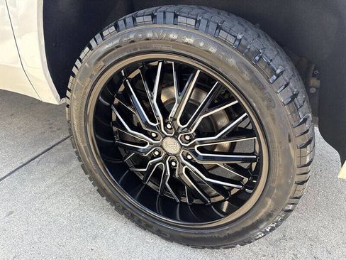 Used 2015 Chevrolet Suburban LTZ AWD/4WD image 15
