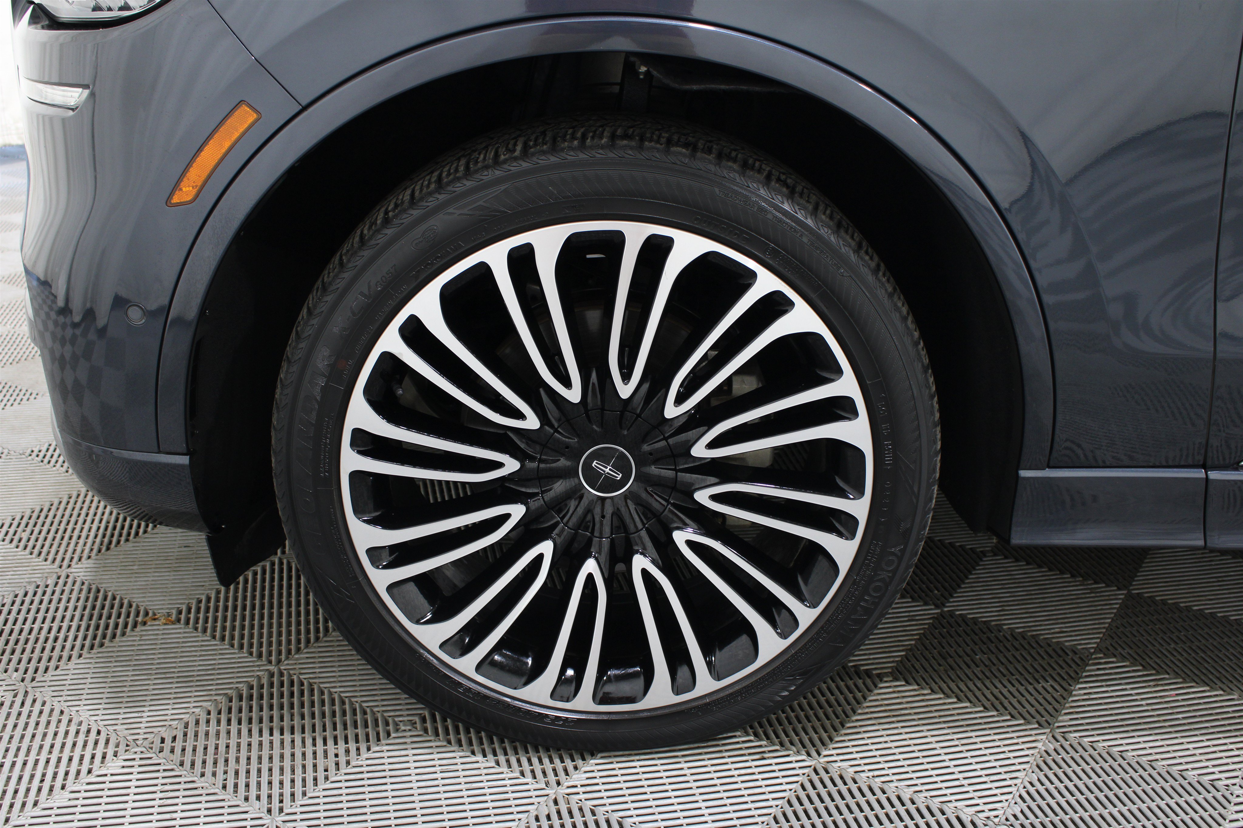 Used 2021 Lincoln Aviator Black Label w/ Dynamic Handling Package AWD/4WD image 39