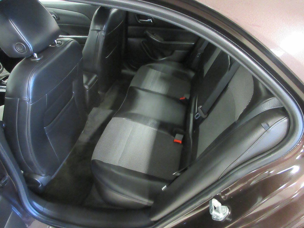 Used 2015 Chevrolet Malibu LT FWD image 17