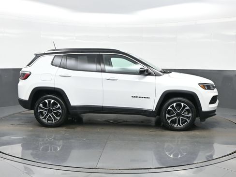 Used 2023 Jeep Compass Limited AWD/4WD image 10