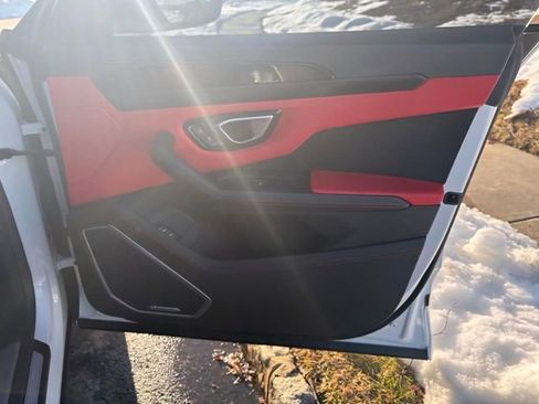 Used 2022 Lamborghini Urus image 17