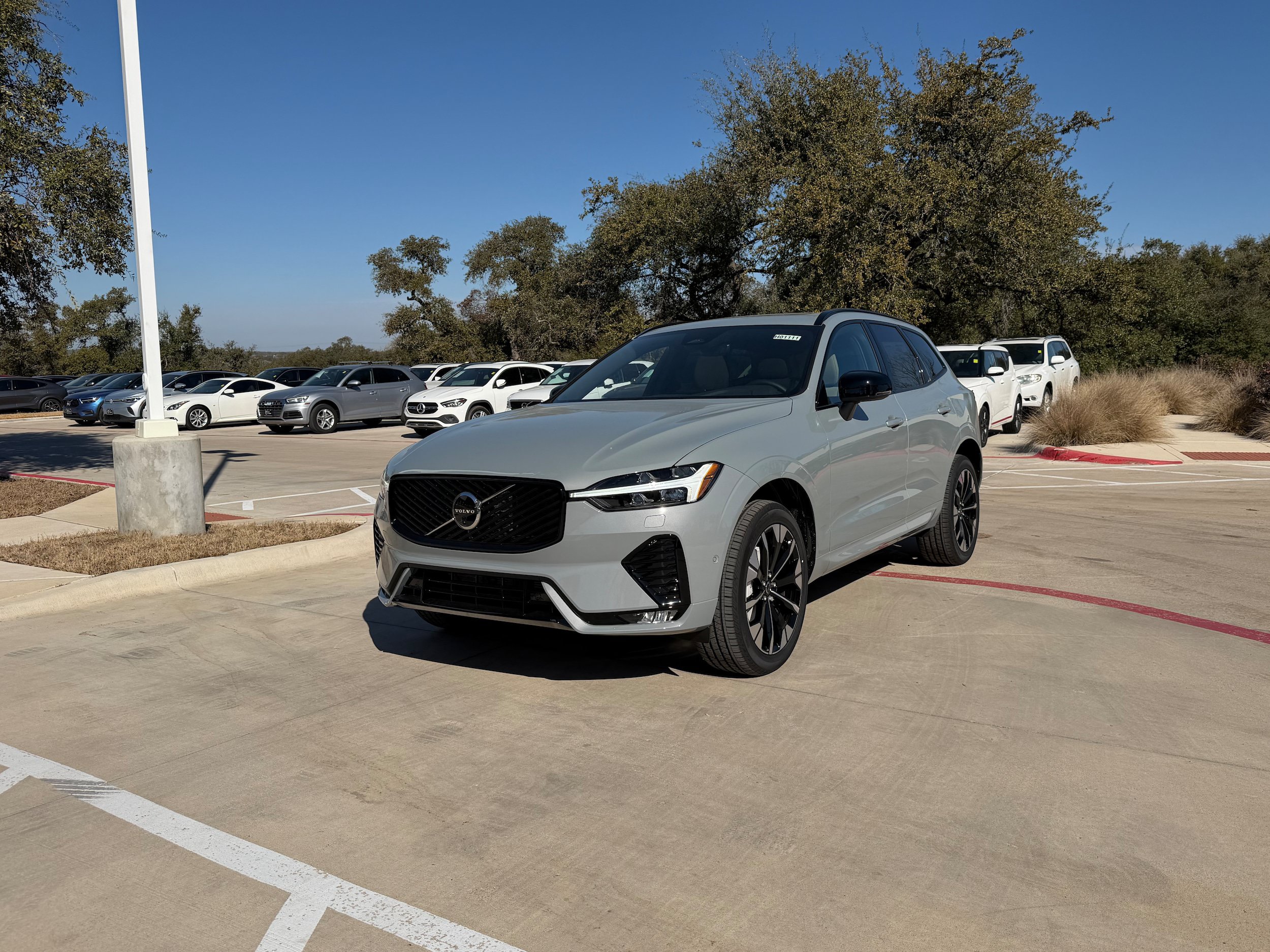 New 2026 Volvo XC60 B5 Plus w/ Protection Package Premier AWD/4WD image 2