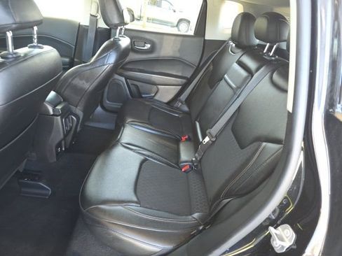Used 2018 Jeep Compass Latitude w/ Cold Weather Group AWD/4WD image 18