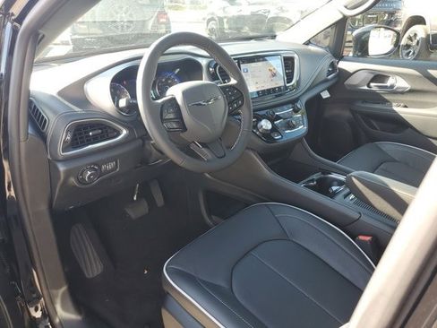 New 2026 Chrysler Pacifica Limited w/ S Appearance Package image 9
