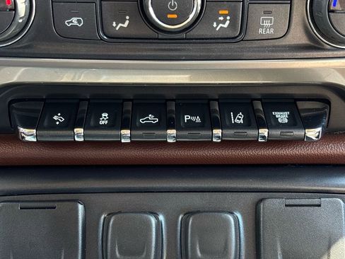 Used 2015 Chevrolet Silverado 2500 High Country w/ Duramax Plus Package image 44