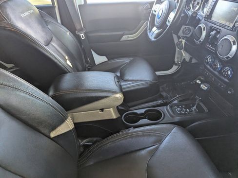 Used 2016 Jeep Wrangler Unlimited Rubicon image 12