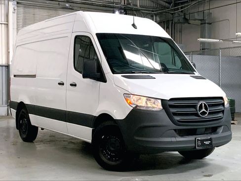Used 2025 Mercedes-Benz Sprinter 2500 image 6