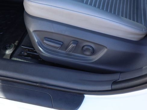 Used 2021 Toyota Camry SE w/ Convenience Package image 18