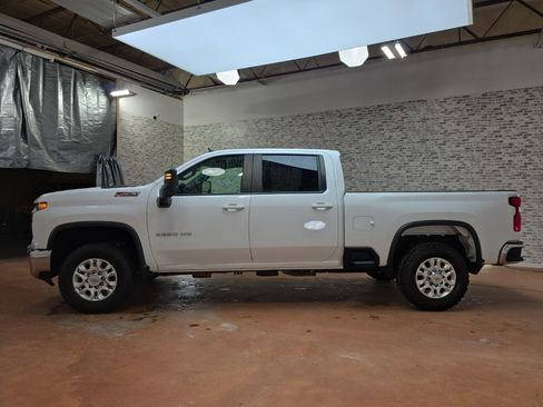 Used 2023 Chevrolet Silverado 2500 LT image 5