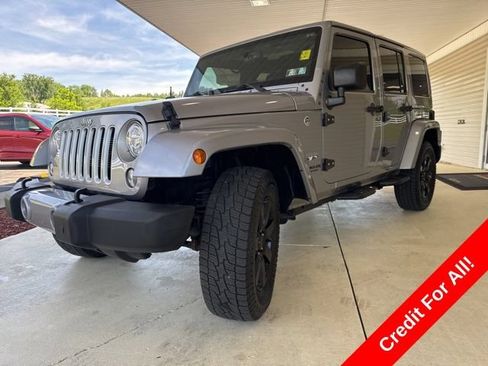 Used 2017 Jeep Wrangler Unlimited Sahara w/ Max Tow Package AWD/4WD image 9