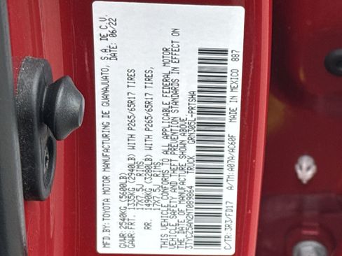 Used 2022 Toyota Tacoma TRD Sport AWD/4WD image 29