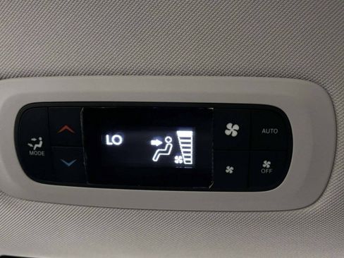 Used 2020 Chrysler Pacifica Touring-L FWD image 22