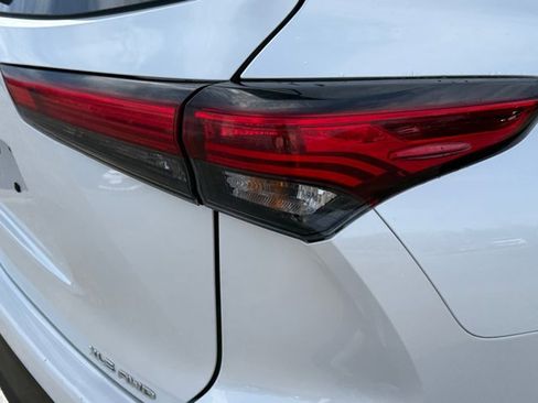Used 2023 Toyota Highlander XLE AWD/4WD image 25