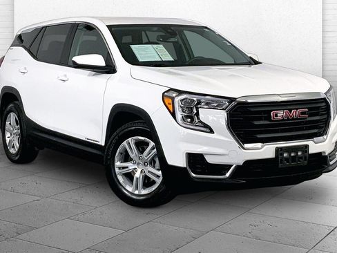 Used 2024 GMC Terrain SLE FWD image 1