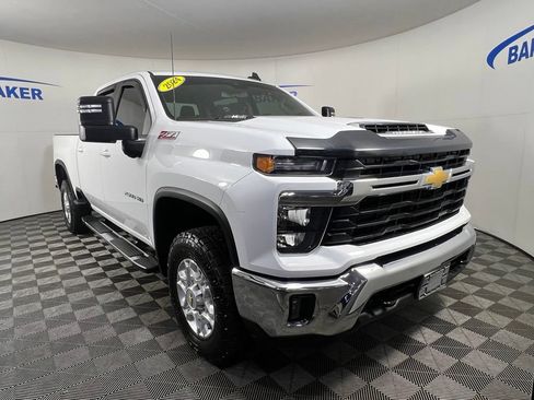 Used 2024 Chevrolet Silverado 2500 LT AWD/4WD image 8