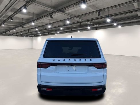 Used 2024 Jeep Wagoneer Series II image 6