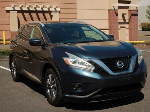 Used 2016 Nissan Murano SV AWD/4WD image 3
