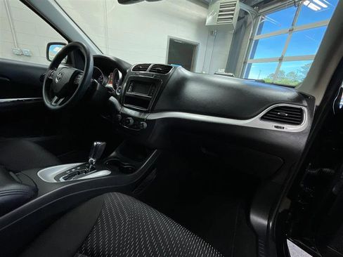 Used 2019 Dodge Journey SE image 26