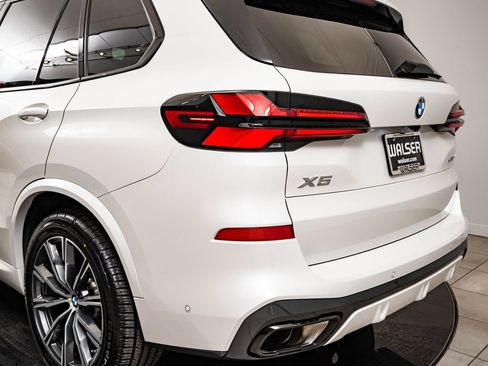 Used 2024 BMW X5 xDrive40i w/ M Sport Package AWD/4WD image 19