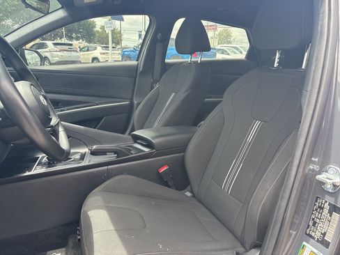Used 2025 Hyundai Elantra Sport FWD image 13