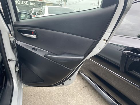 Used 2019 Toyota Yaris LE FWD image 19