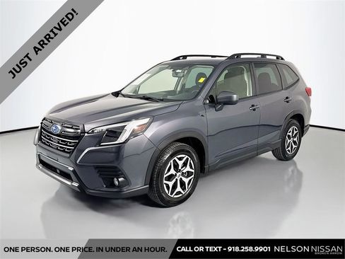 Used 2023 Subaru Forester Premium AWD/4WD image 1