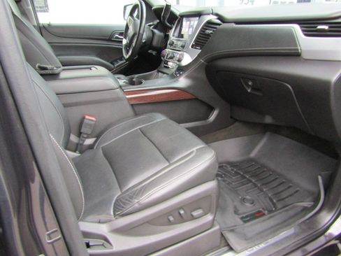 Used 2017 GMC Yukon SLT AWD/4WD image 3