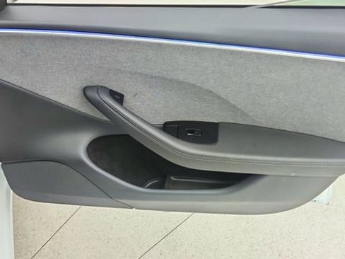 Used 2025 Tesla Model 3 image 23