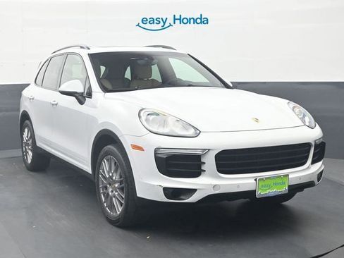Used 2016 Porsche Cayenne w/ Premium Package AWD/4WD image 2