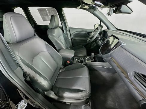 Used 2025 Subaru Forester Touring AWD/4WD image 37