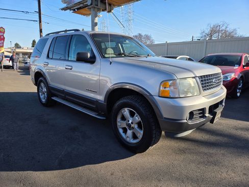 Used 2004 Ford Explorer XLT image 5